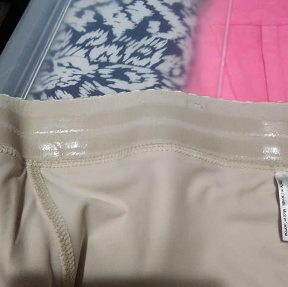 VEUC High-waisted Side zipper Compression Shapewear with Shirred Booty Detailing - Picture 9 of 15